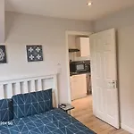 The Reading Whole Apartment With Private Lake And Gardens