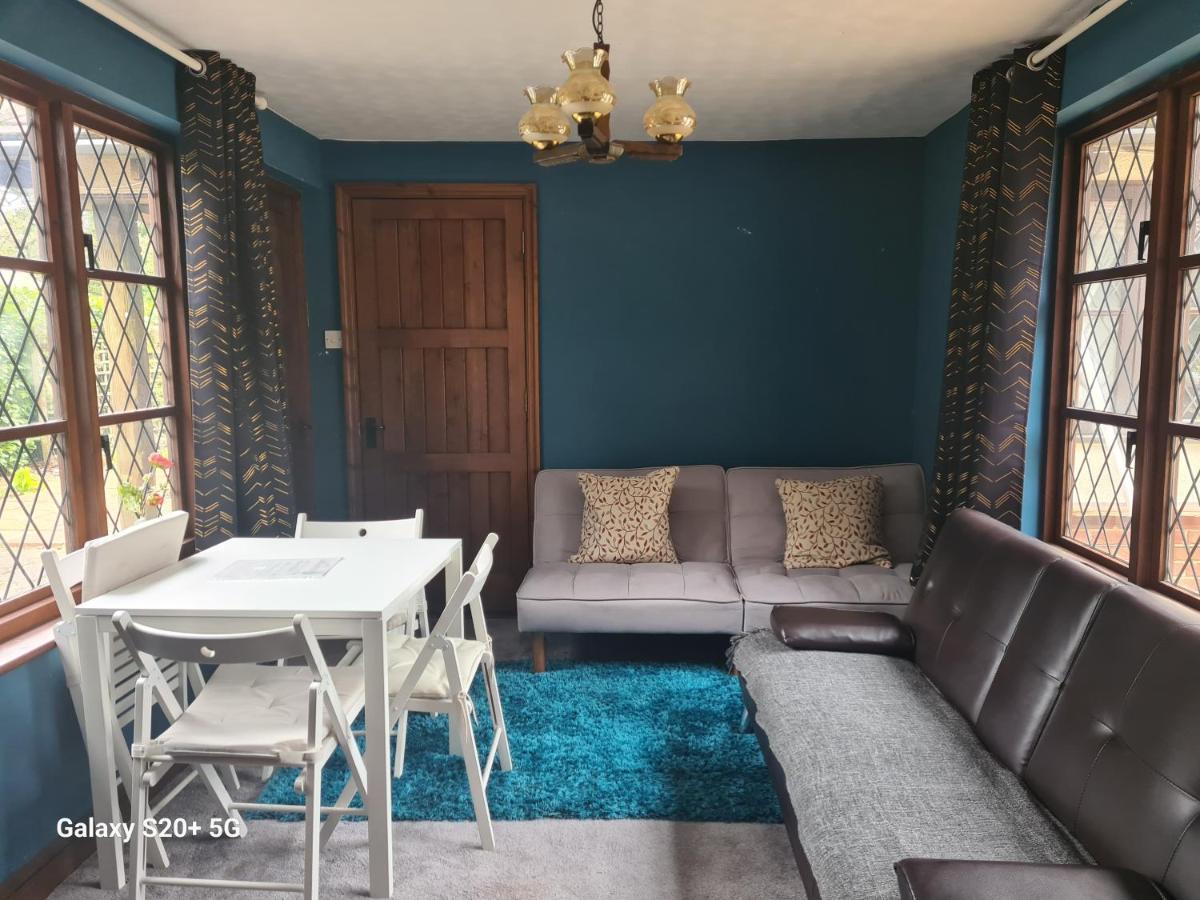 The Whole With Private And Gardens Apartment *