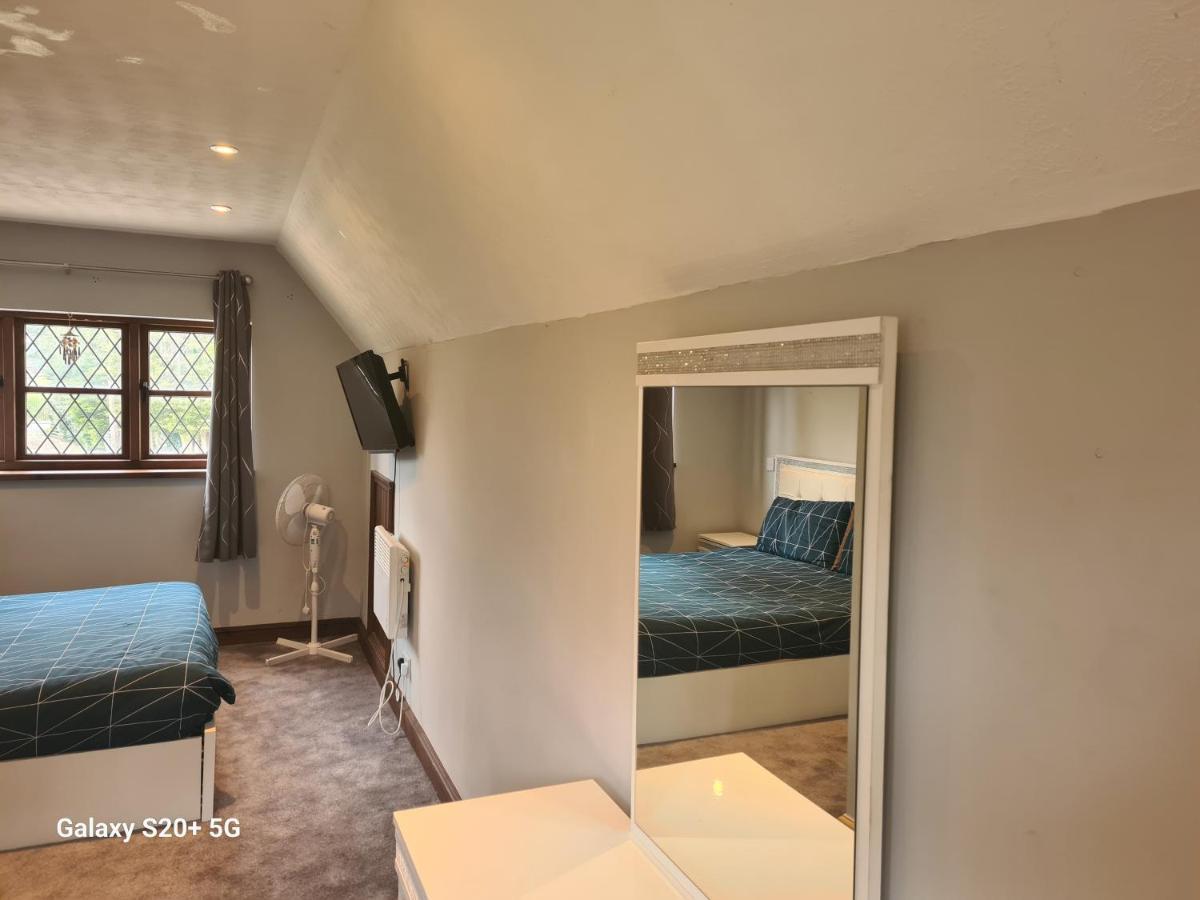 Apartment The Whole With Private And Gardens *