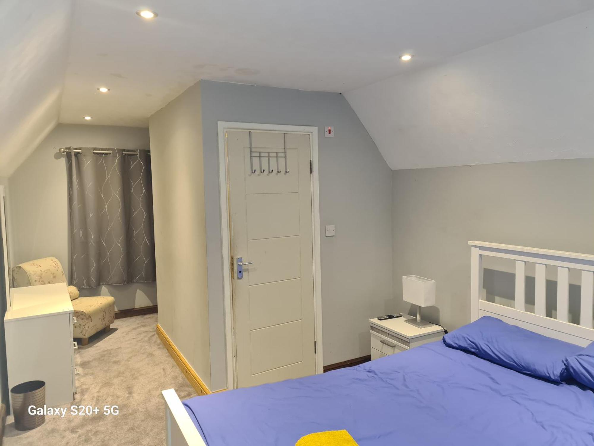 Apartment The Whole With Private And Gardens *